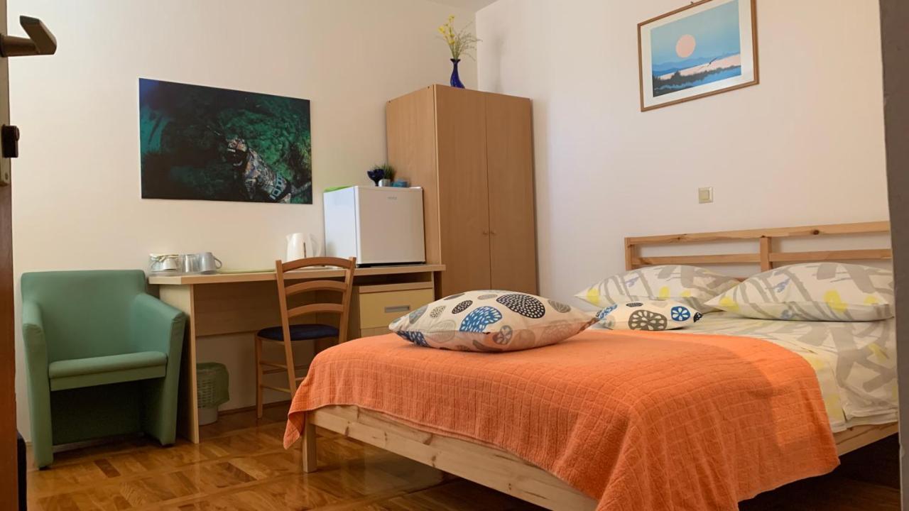 Studio Apartment And Rooms Adria 沃迪切 外观 照片