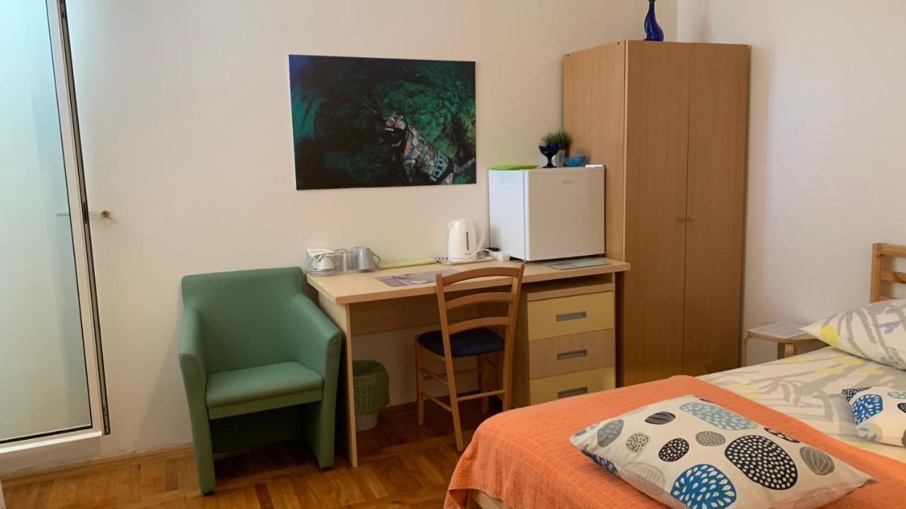 Studio Apartment And Rooms Adria 沃迪切 外观 照片