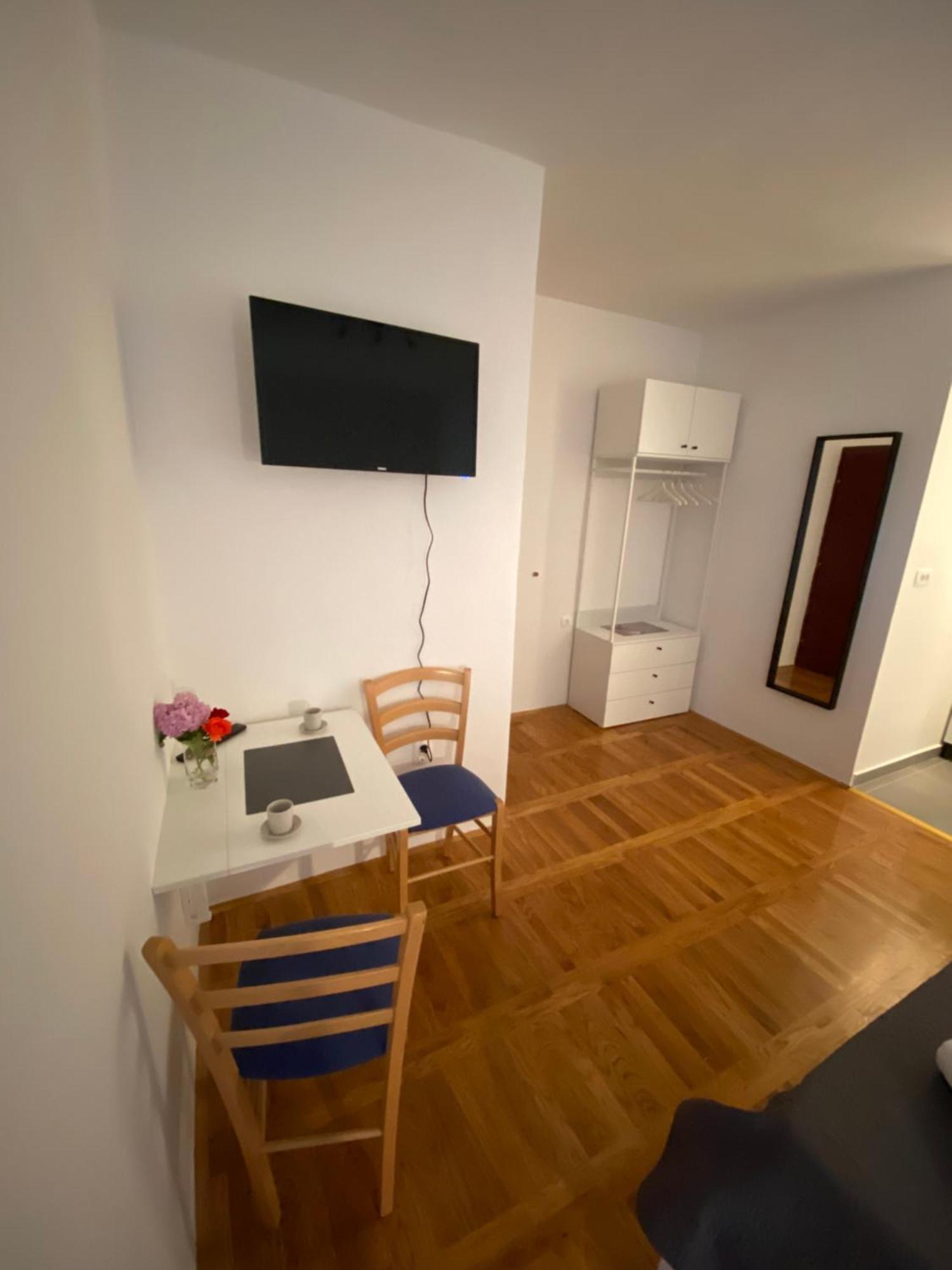Studio Apartment And Rooms Adria 沃迪切 外观 照片