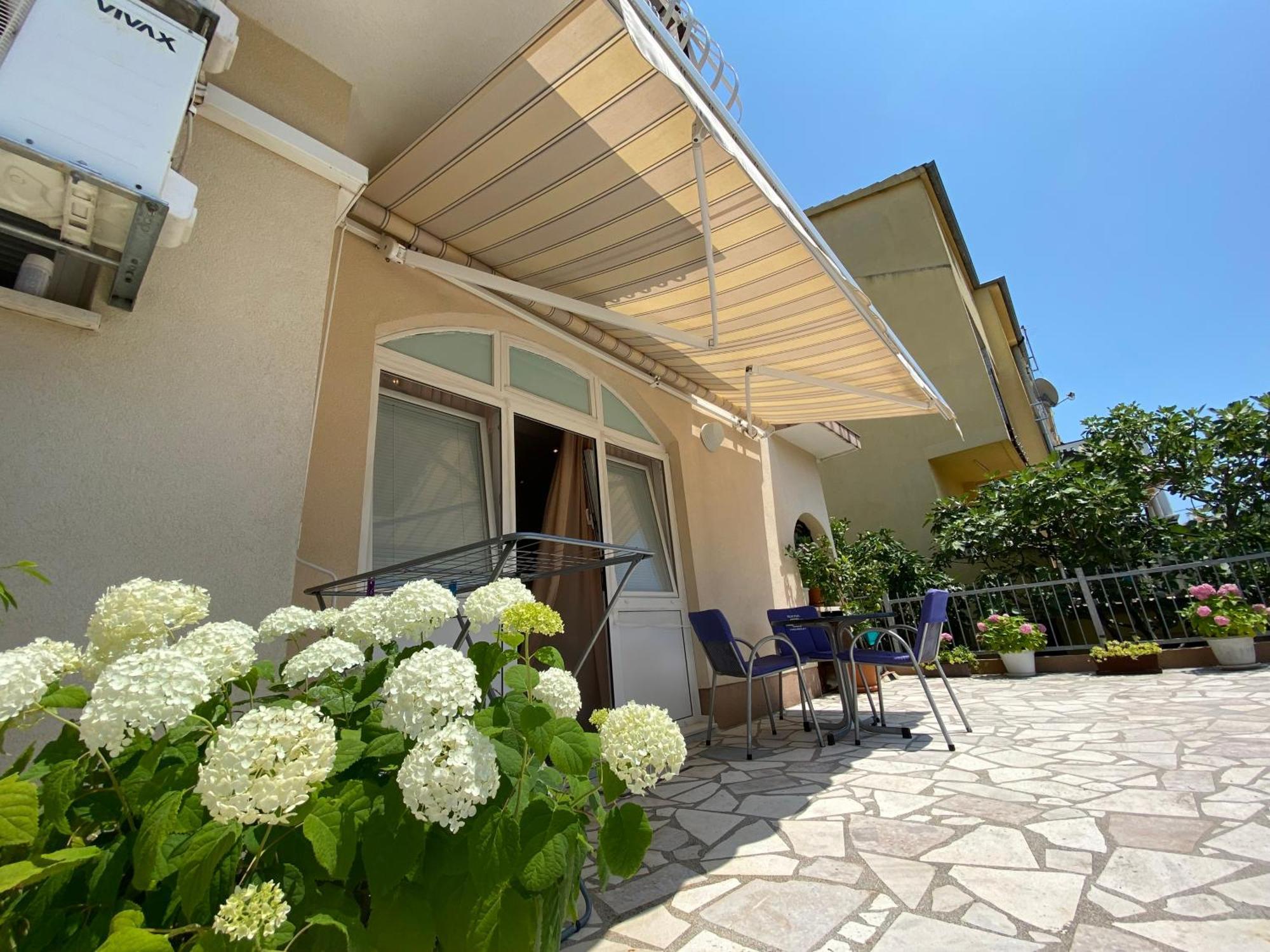 Studio Apartment And Rooms Adria 沃迪切 外观 照片