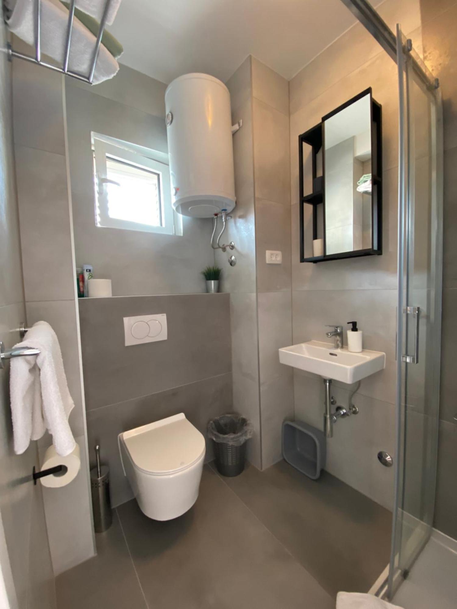 Studio Apartment And Rooms Adria 沃迪切 外观 照片